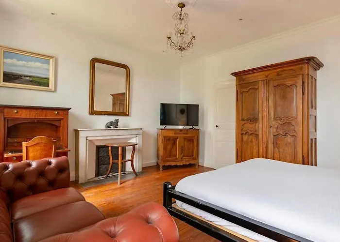 Suite Royale- Spa - Jacuzzi - Sauna - Massage - 2 Double Rooms - 4 Saisons - Piscine Chauffee Toute L'Annee - Pool View - Heated Pool -800M City Centre Nyons