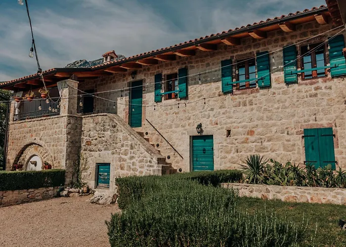 Talici Hill - Rustic Villas Sutomore