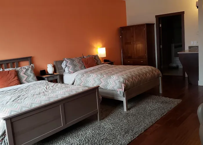 Hillcrest Farm Market B&B
