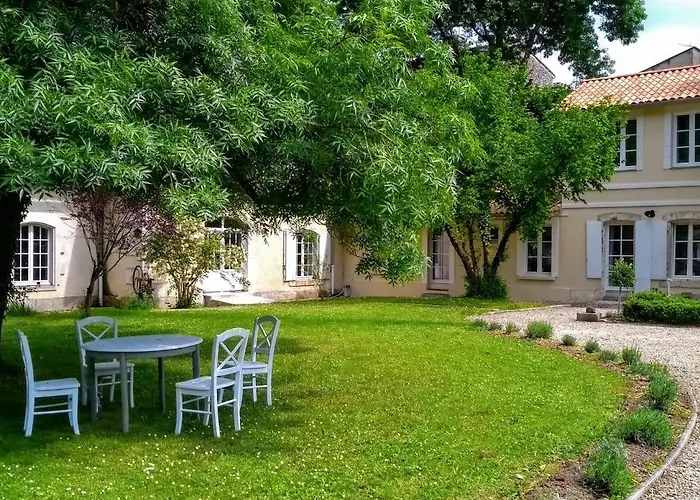 Bed and Breakfast Le Domaine Des Platanes à Bourg-Charente