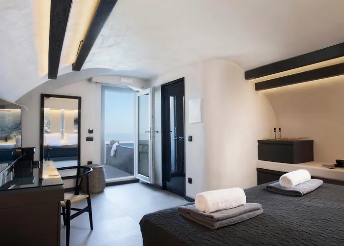 Armonoia Suites Santorini