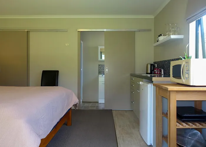 Astelia Lodge