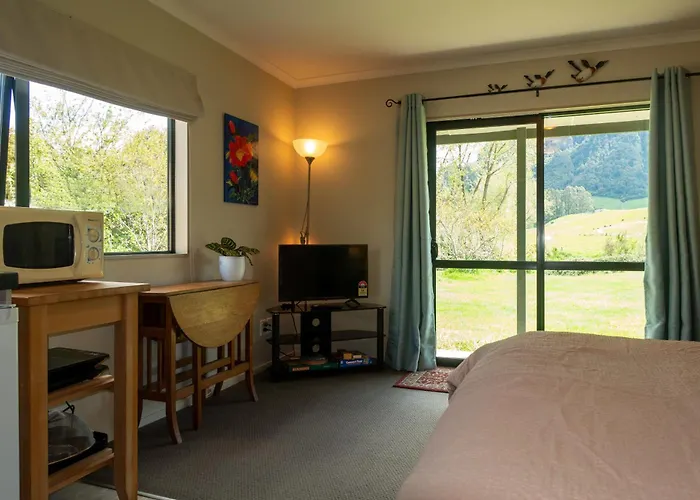 Astelia Lodge