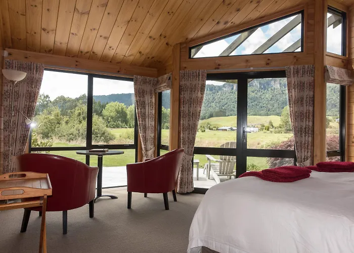 Astelia Lodge Horohoro