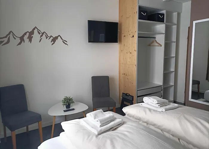 Pension & Ferienwohnungen Haus Edelweiss Holzgau