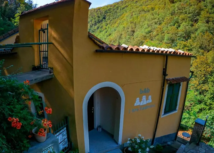 Bed and Breakfast I Tre Ladroni Nasino