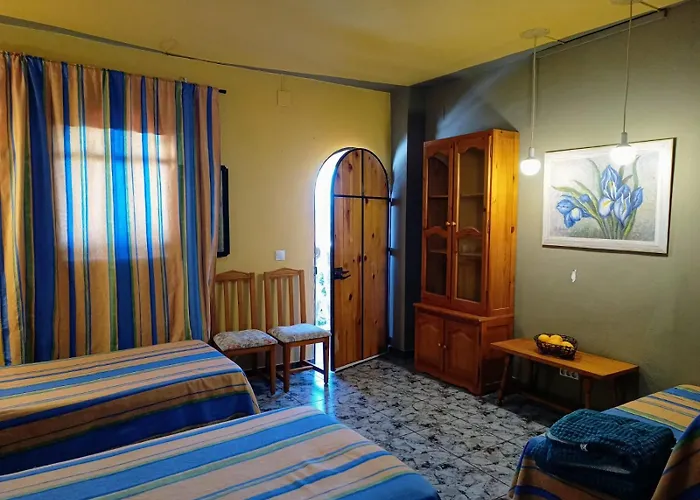 Bed and Breakfast Casa Proyecto Pepe Bravo - Arte de manos y corazón Alozaina