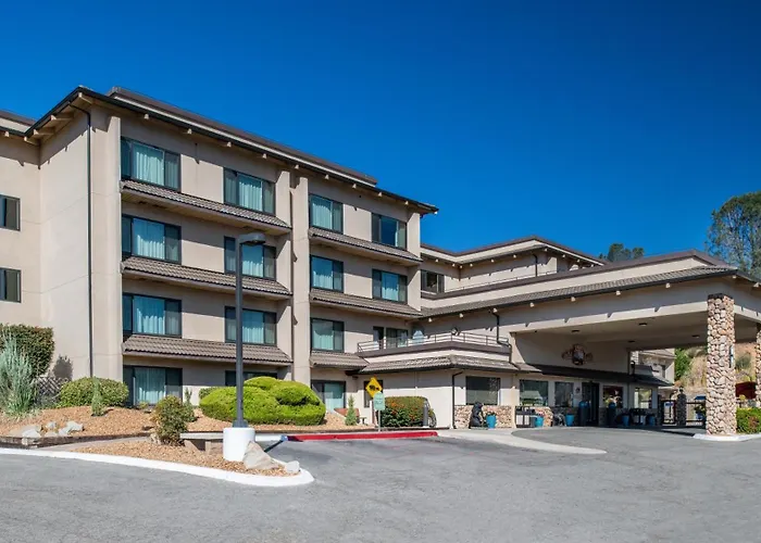 Yosemite Southgate Hotel & Suites