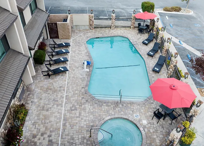 Yosemite Southgate Hotel & Suites