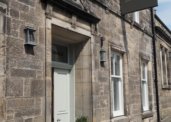 The Dundonald Guesthouse & Cottage