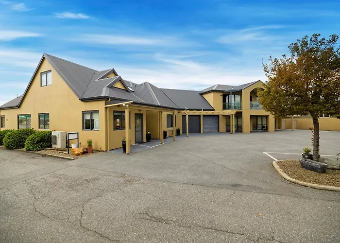 Avenue Motel