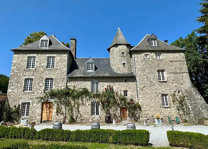 Château de la Borde à Ussel, centre-ville, proche autoroute A89