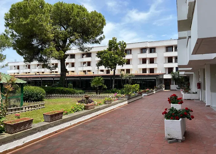 Eraora Hotel Village