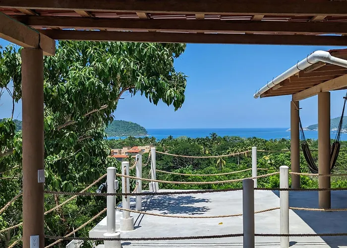 Casa Arcoiris Zihuatanejo B&B