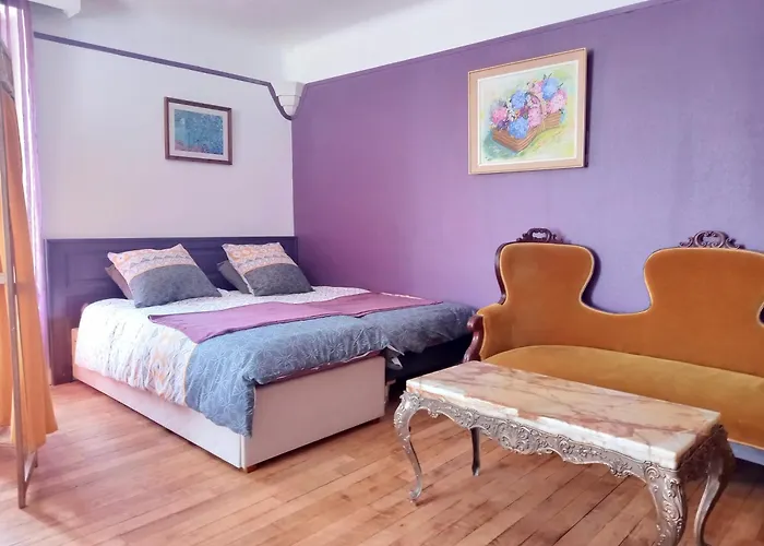 Maison Violette En Berry - Chambres D'Hotes Vintage Face Au Marche D'Aigurande