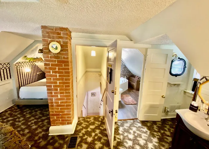 Holden House 1902 Inn