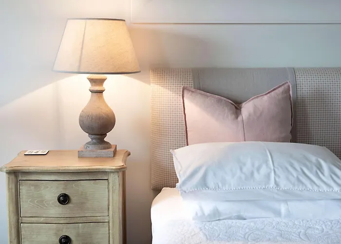 Oscars Waterfront Boutique Hotel