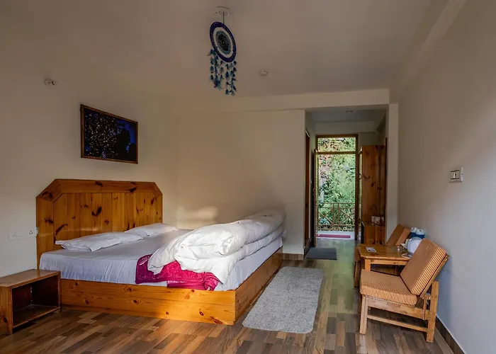 Bed and Breakfast God'S Land Manāli