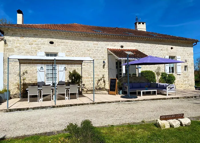 Le Petit Bleu Chambre D'Hotes Bourg-de-Visa