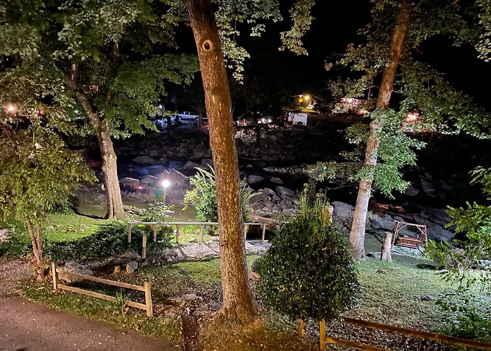 The Evening Shade River Lodge And Cabins