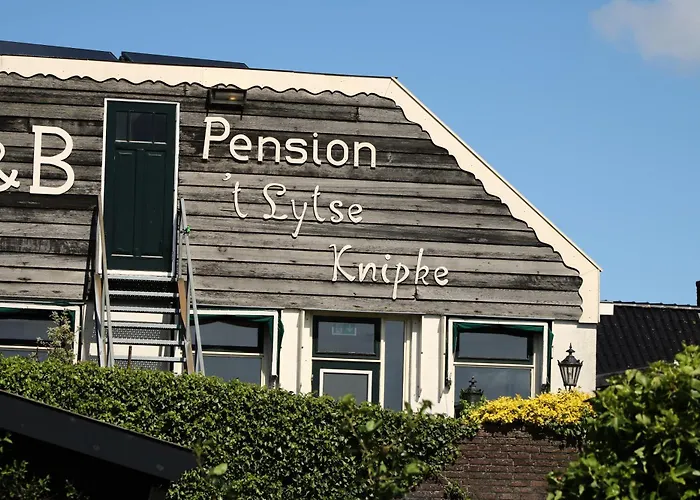 Bed and Breakfast 'T Lytse Knipke Lemmer