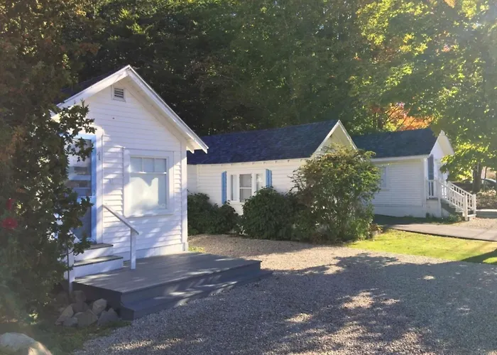 2 River Road Inn & Cottages