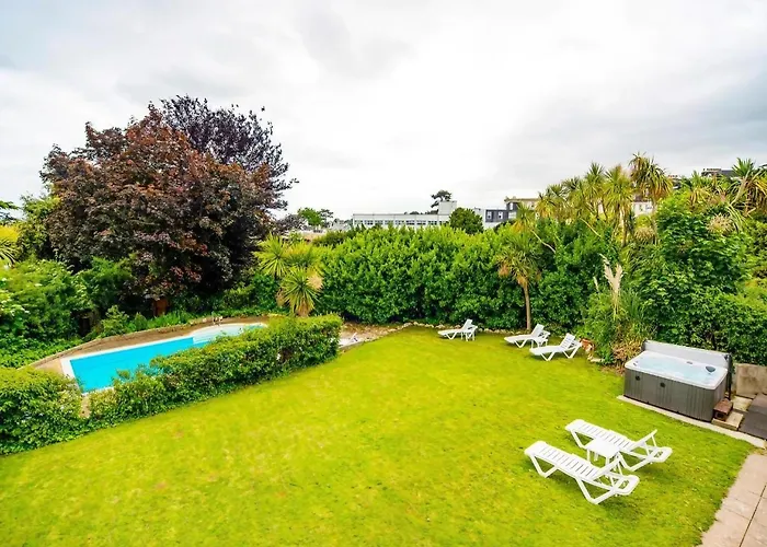 Crofton House Hotel