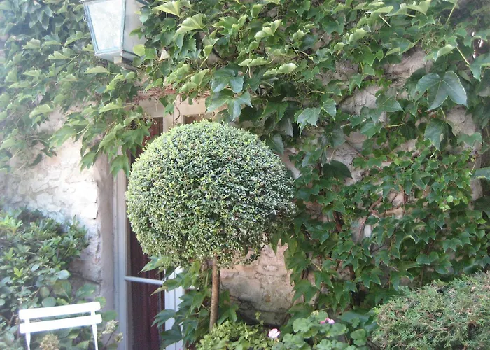 De L'Evêché