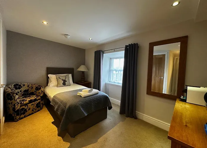 The Golden Fleece Inn
