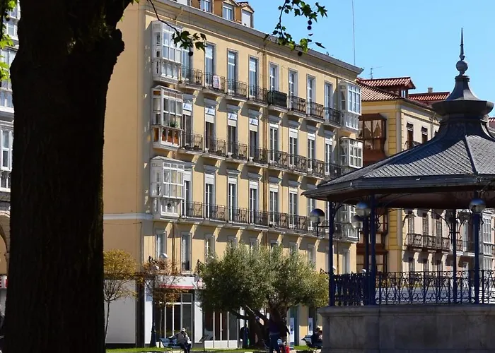 Plaza Pombo B&B - Hostal Santander