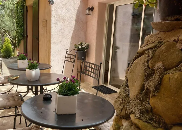 La Sapiniére -chambres climatisées Buisson