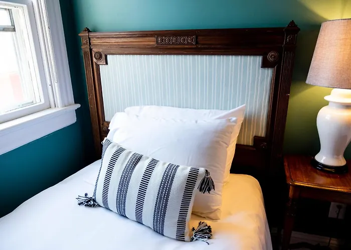 Chart House Inn