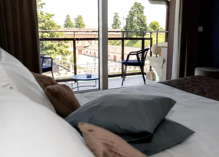 C House Rooms Lake Peschiera del Garda