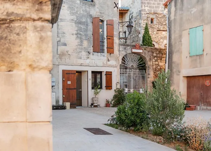 Les Greniers Du Château Domazan