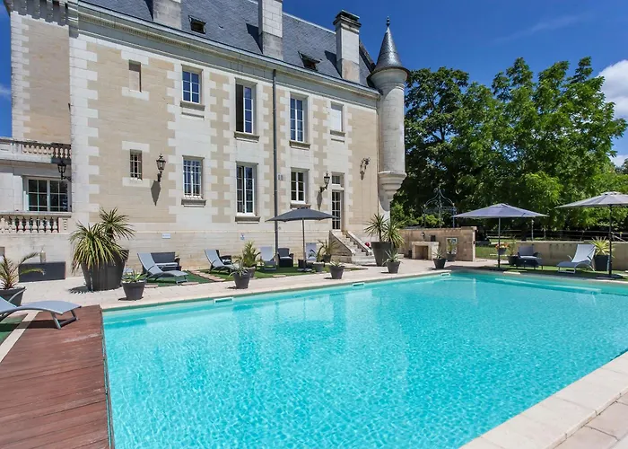 Chateau De Bellevue B&B Et Appartements Avec Piscine Saisonal Chauffee Et Chambres Partout Climatisees Saint-Avit 