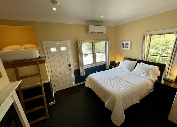 Brasswood Inn