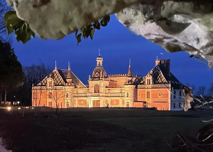 La Suite du Château de Chevigny-en-Valière comprenant deux chambres séparées, située à 12 minutes de la célèbre ville de Beaune