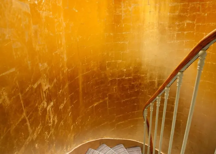Maison Stella Cadente, Maison d'hôtes Artistique et Jardin à Provins