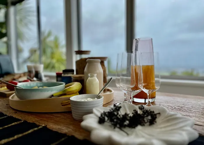 Lighthouse - Free Breakfast With Stunning Mountain & Sea Views