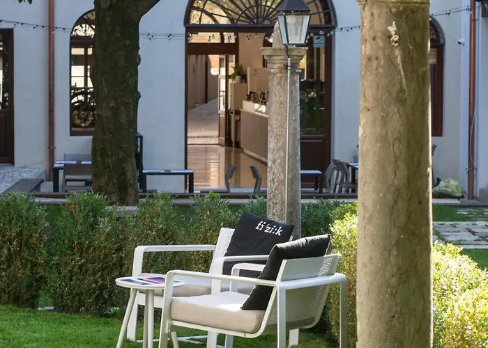 Bassano Club House