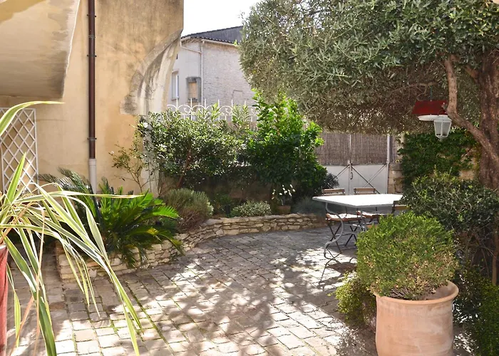 Bed and Breakfast Locus Amoenus à Lirac