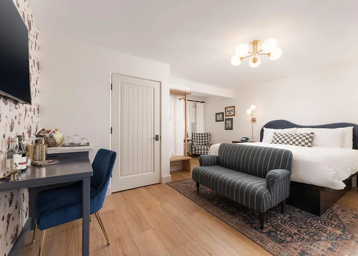 Bed and Breakfast Petit Soleil - Bed, Breakfast And Bar San Luis Obispo