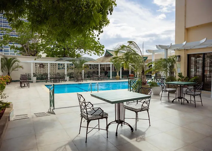 Courtleigh Hotel & Suites
