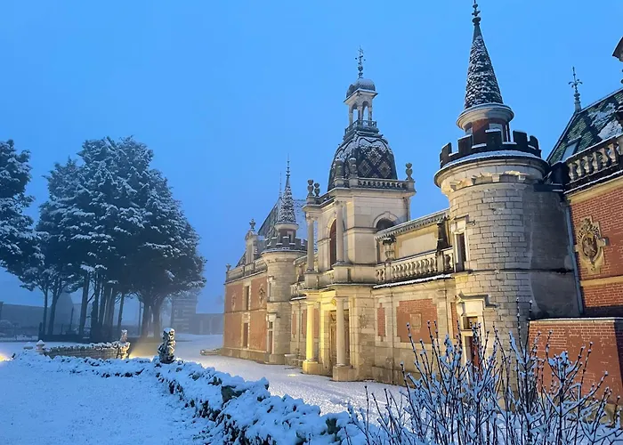 La Suite du Château de Chevigny-en-Valière comprenant deux chambres séparées, située à 12 minutes de la célèbre ville de Beaune