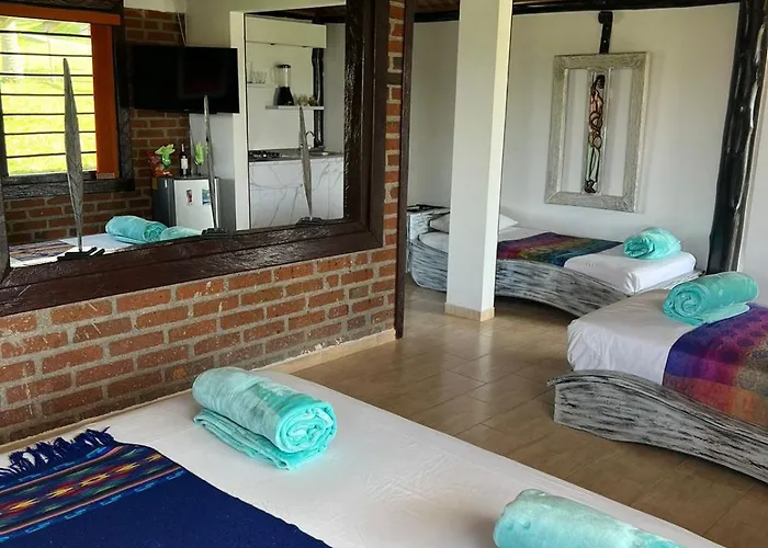 Cabaña PALO DE AGUA Capacidad 6 Personas en Resort Eje Cafetero Quimbaya