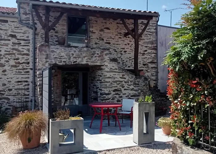 Fleur De Vigne Bed & Breakfast Monnieres 