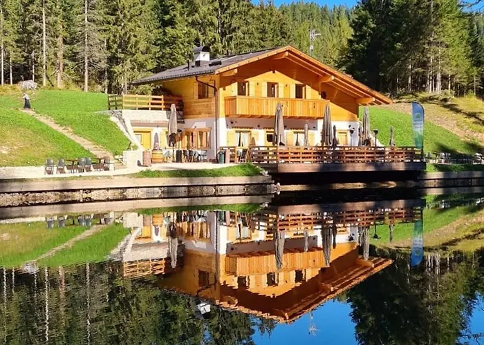Rifugio Lago D'Ajal Pocol
