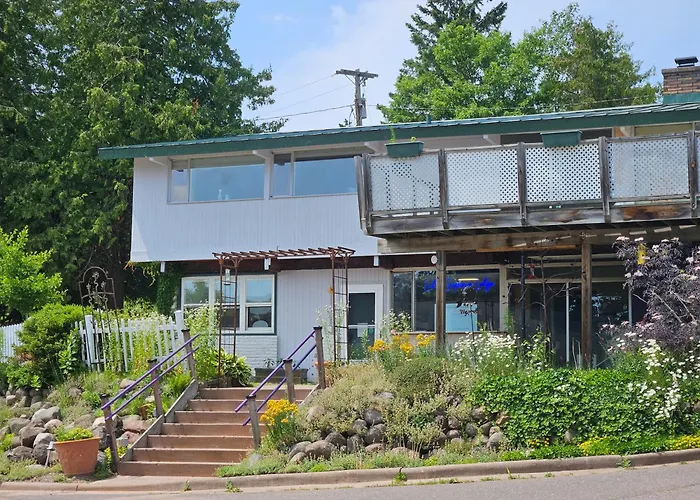 Chequamegon Lake Superior Lodge