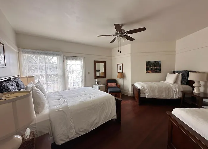 Banning House Of Two Harbors Bed & Breakfast