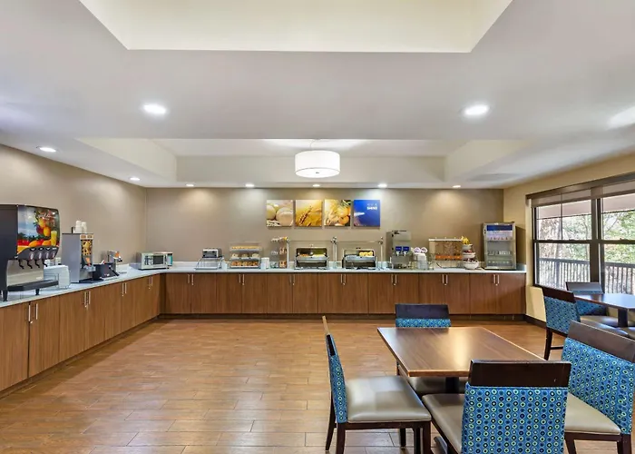 Comfort Suites Hanes Mall